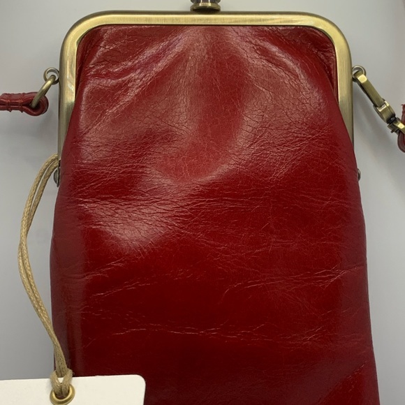 Stylish and Classic Magenta Leather Purse. - Picture 2 of 7